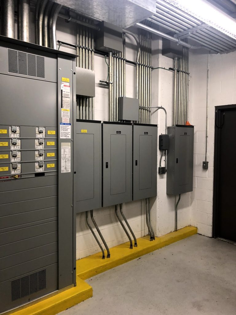 Electrical distribution panelboards